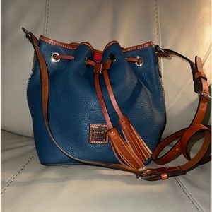💙 Dooney & Bourke Jeans Serena Crossbody Drawstring bag